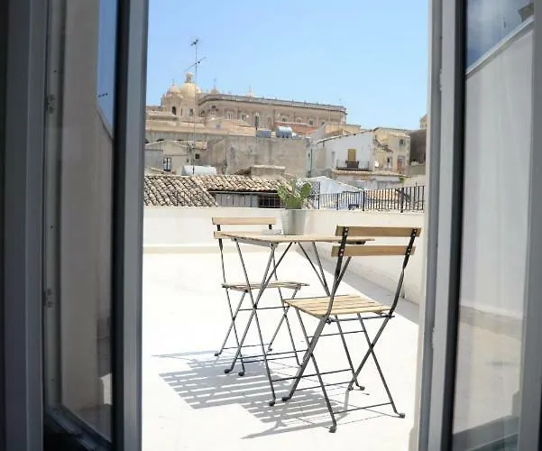 לינה וארוחת בוקר Barock 4*